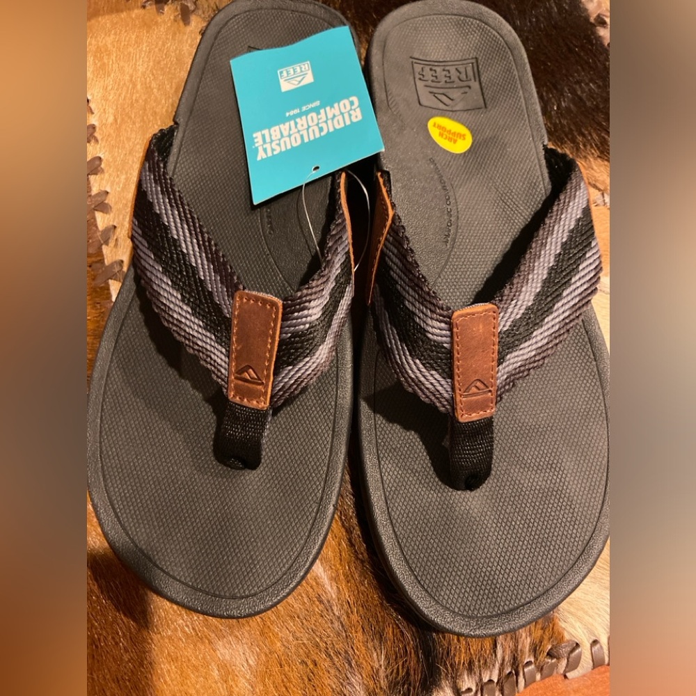 NWT! Men’s REEF flip flops Sz 10